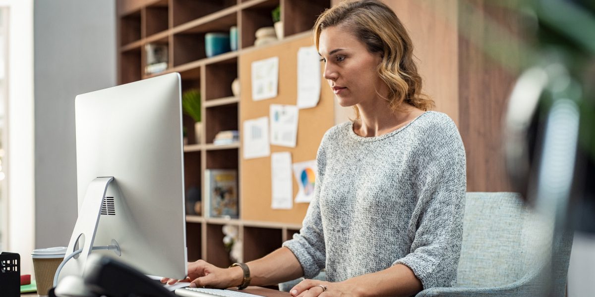 Arbeidsongeschikte office manager vordert ontbinding arbeidscontract